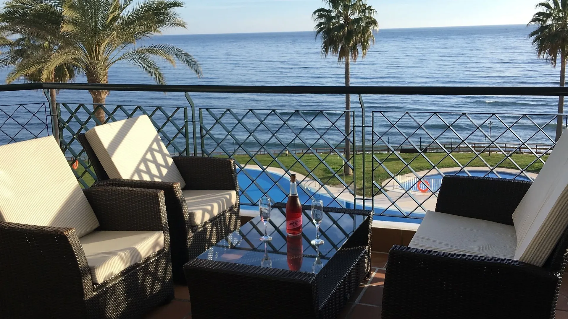 Mi Capricho Beachfront Apartment - Sitio De Calahonda Mijas 0*,  España